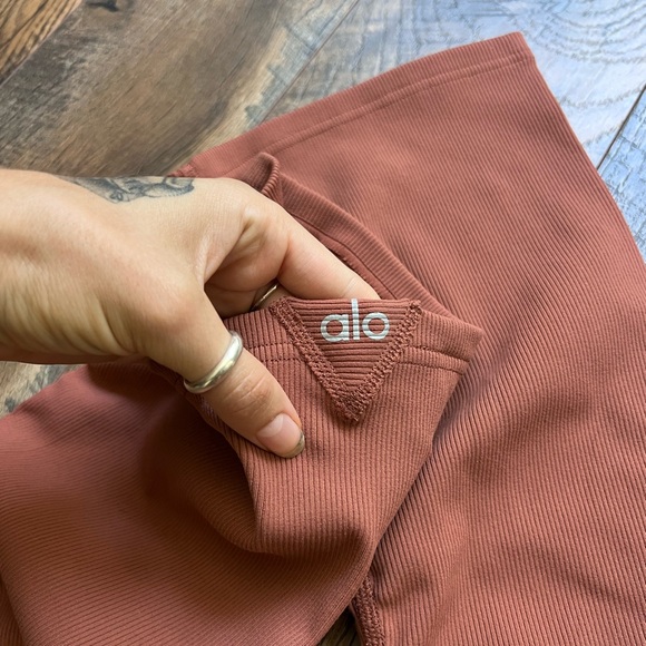 ALO Goddess Leg Warmers - Picture 5 of 7